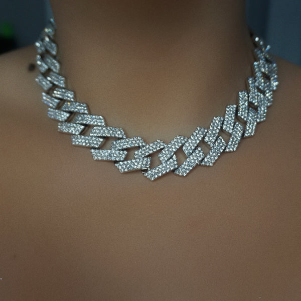 CUBAN LINK NECKLACE